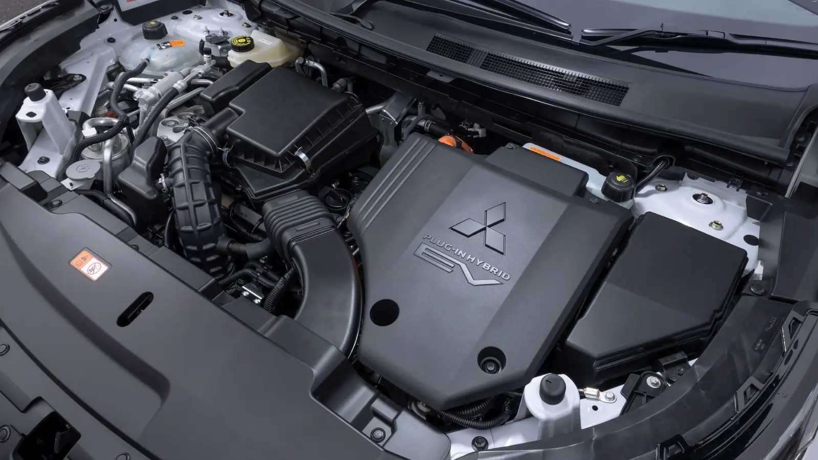 Mitsubishi pregătește marea revanșă: Outlander PHEV se reinventează până în 2028