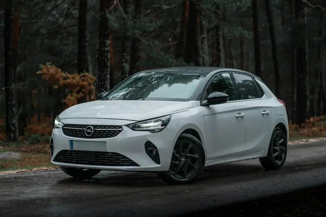 Opel prezintă conceptul STX: viitorul break-ului în imagini oficiale