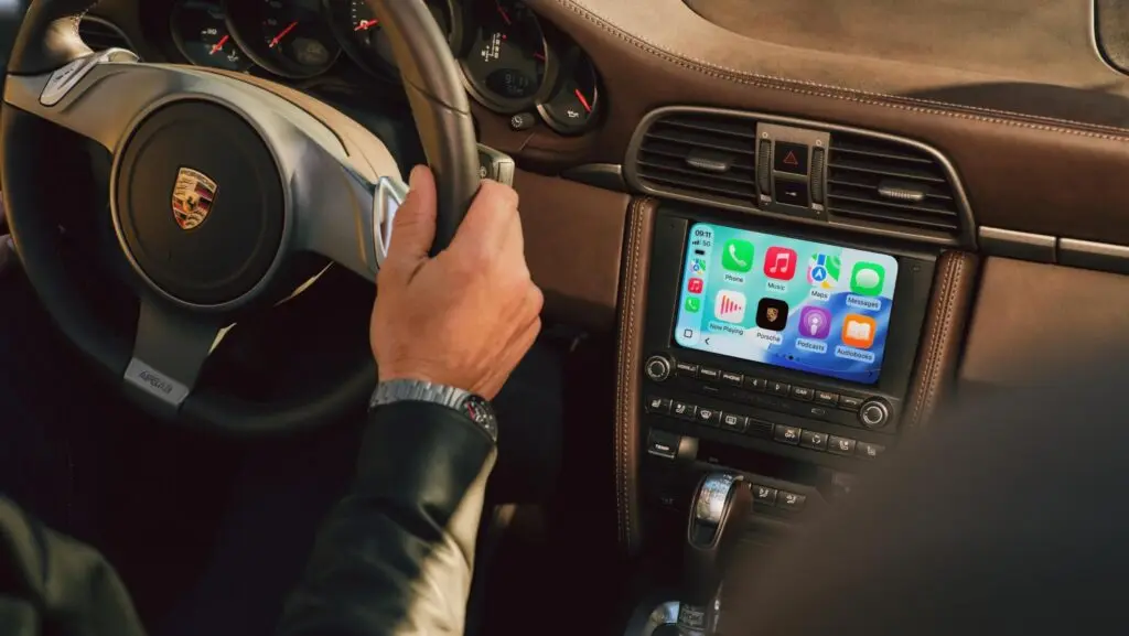 Porsche reinventează mașinile clasice: sisteme multimedia moderne pentru peste 300.000 de modele vechi