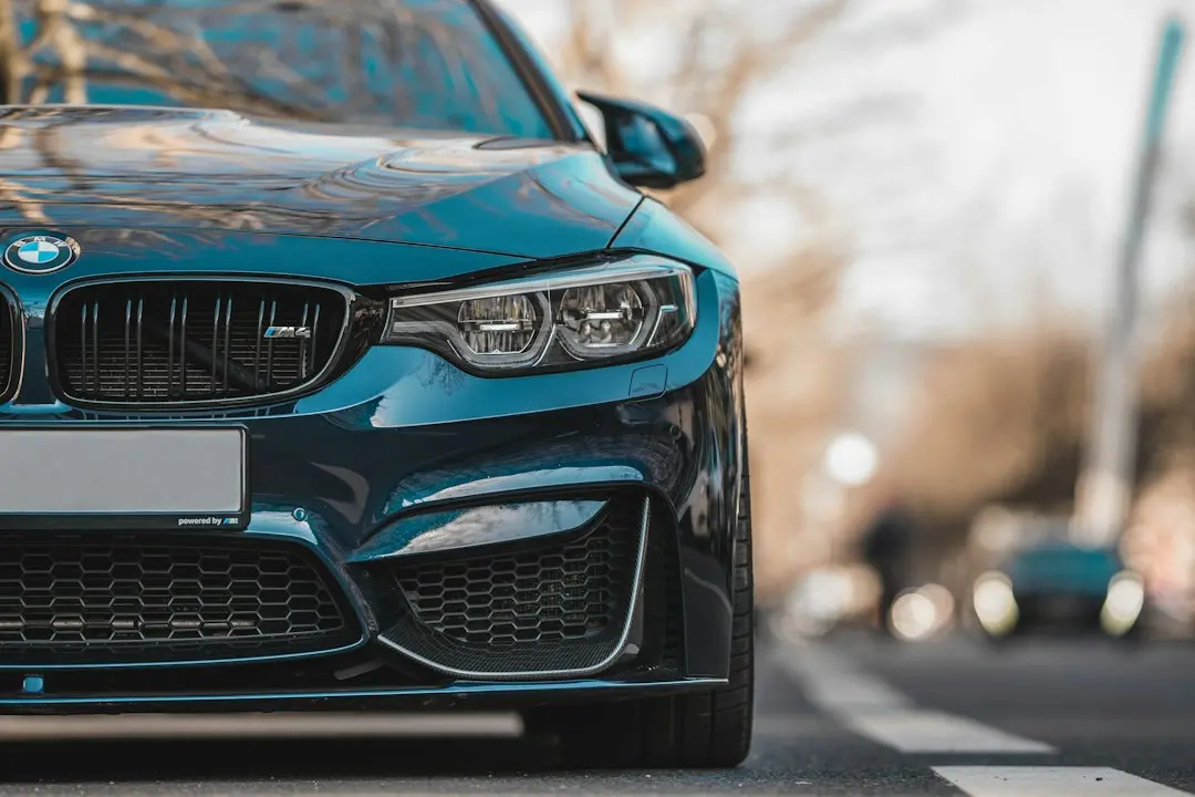 BMW vinde mai puține mașini cu motoră termică, dar electricele cresc