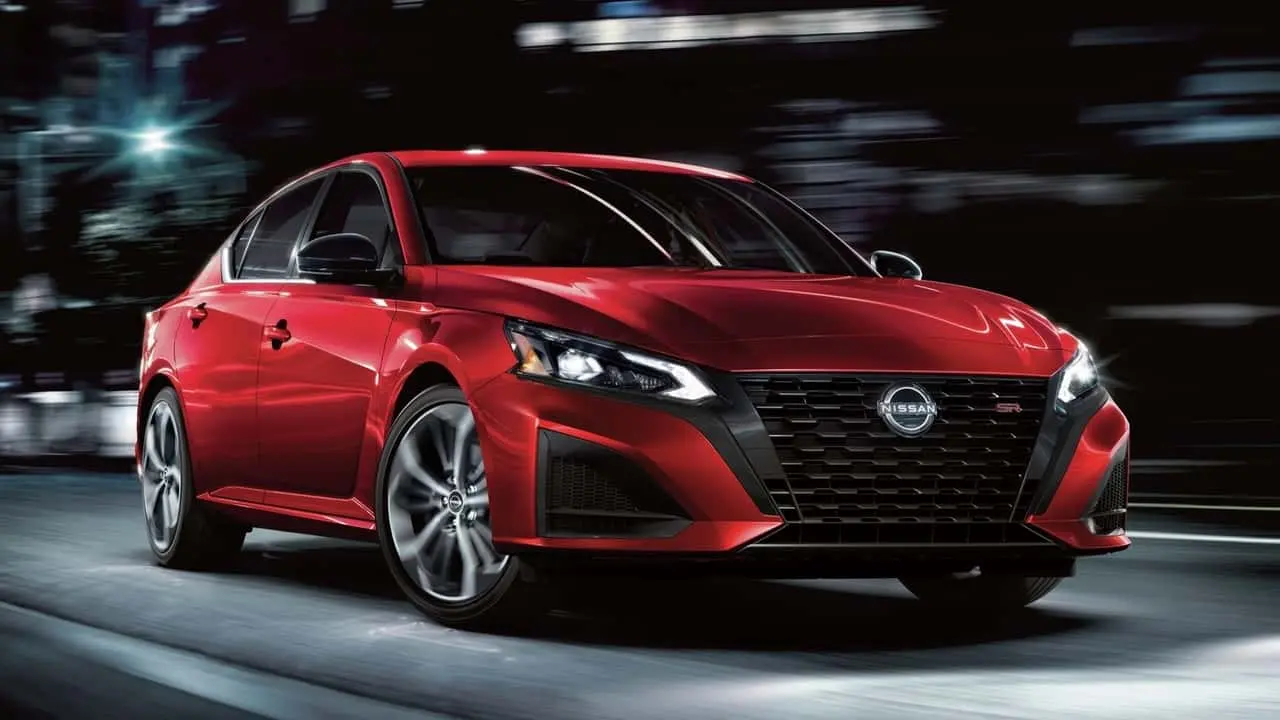 Nissan Altima trăiește până în 2027, dar costă mai mult