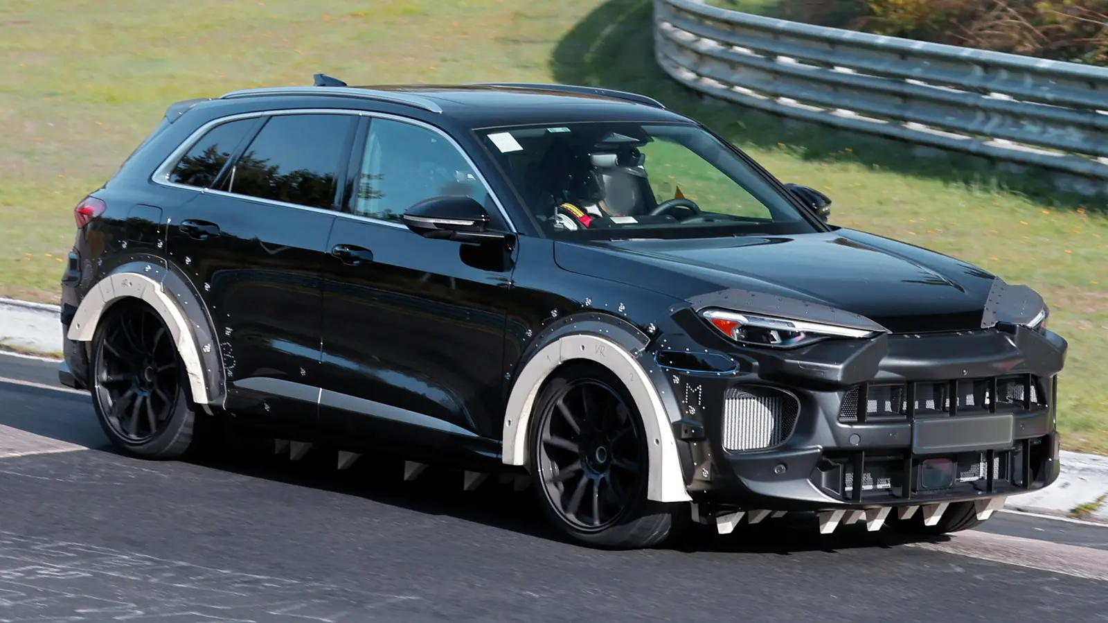 Porsche ar putea înlocui Macanul cu un model pe benzină ascuns sub un Audi Q5 cu corp larg