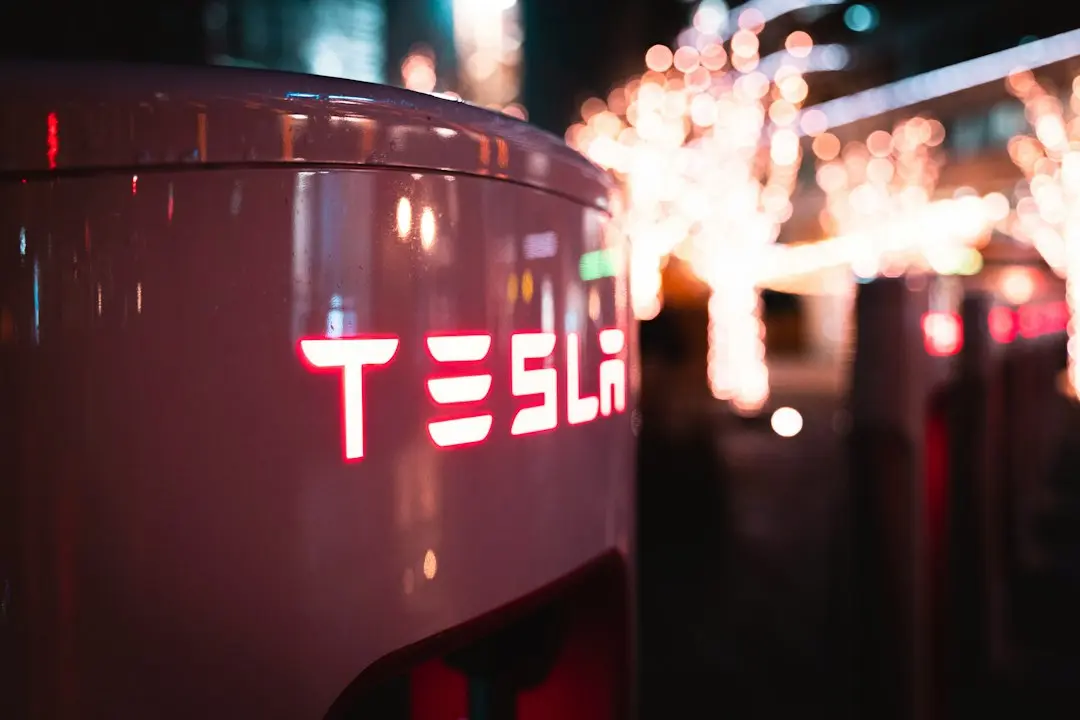 Tesla a fixat data prezentării noului Roadster: live joi seara